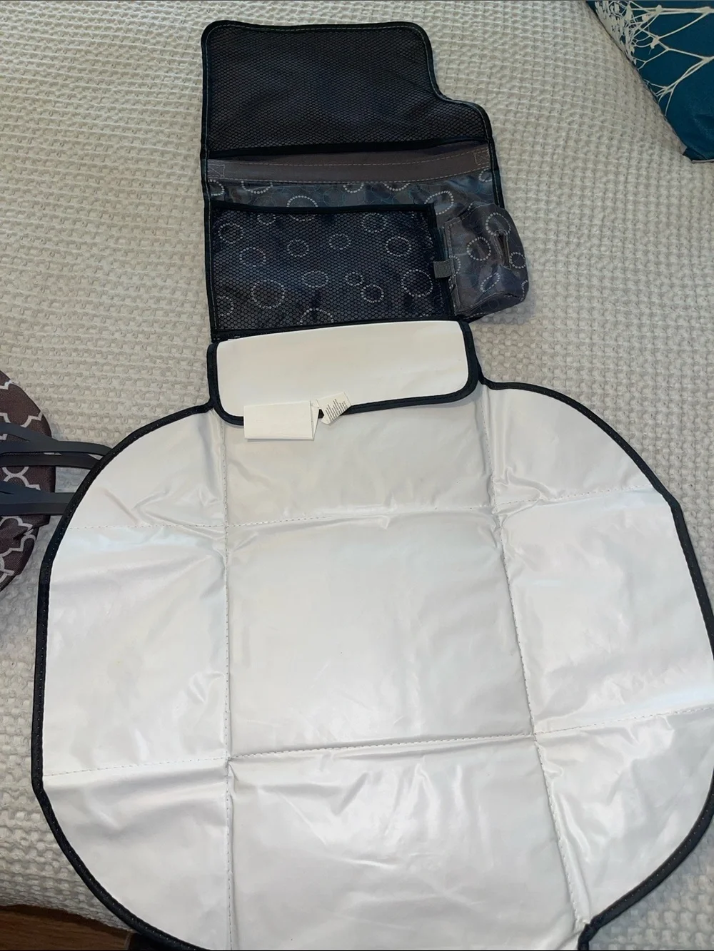 JJ Cole Grey & White Pattern Convertible Baby Bag with Accessories